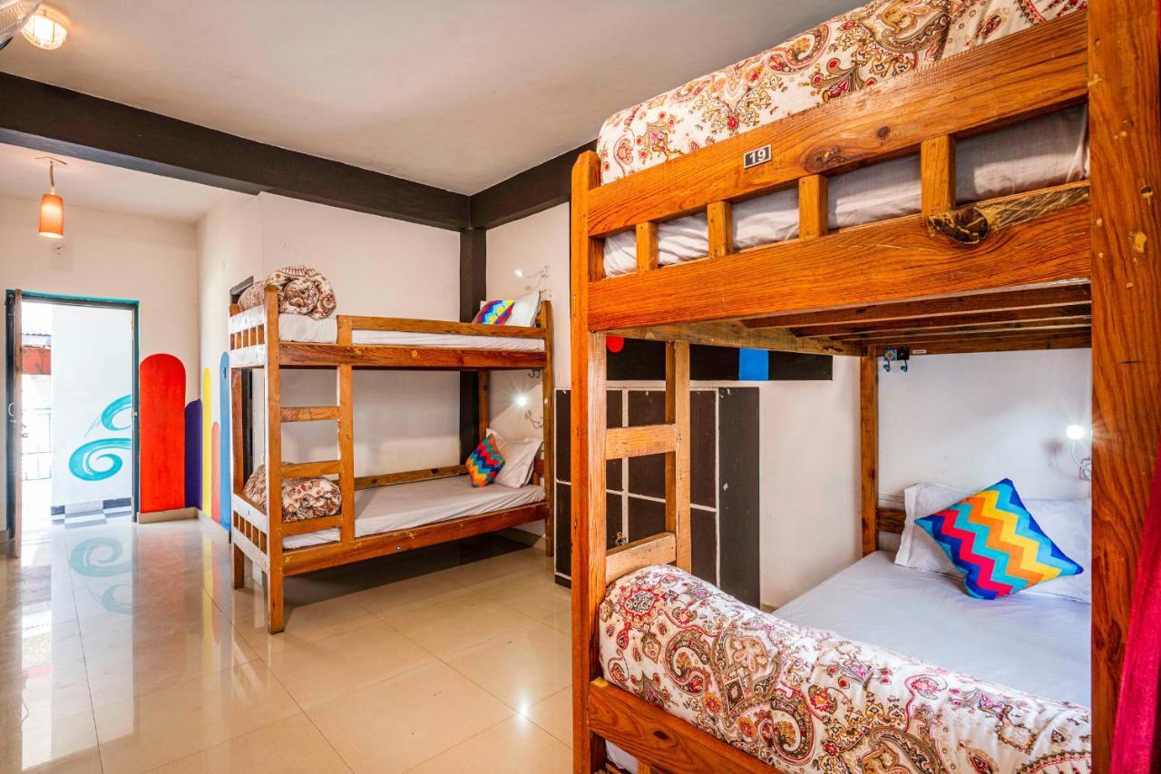 Flyaway Hostel Мак-Леод-Гейндж Экстерьер фото
